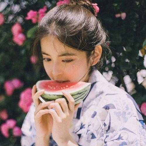 吃瓜女头像搞笑,吃瓜女头像的欢乐演绎