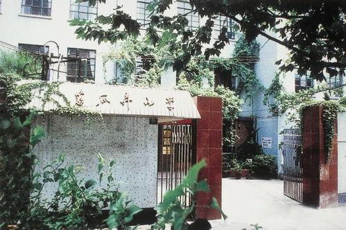 万玉小区吃瓜,邻里琐事引发社区热议