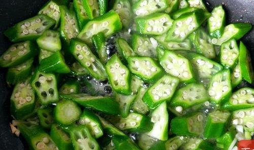 台铁淡水站吃瓜,吃瓜群众的欢乐聚集地  第2张