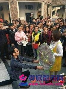 吃瓜女孩求婚视频  第2张