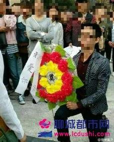 吃瓜女孩求婚视频  第3张