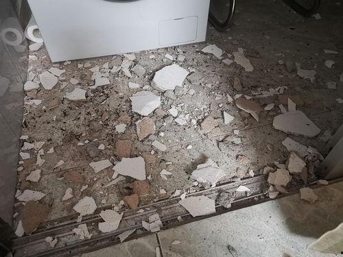 吃瓜自家房顶塌了,吃瓜群众自述家宅不保  第2张