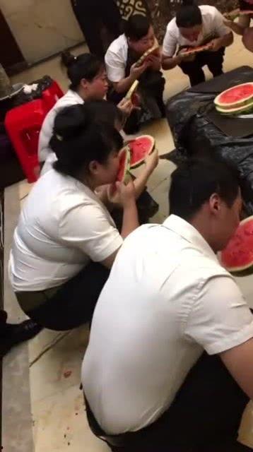 奇葩吃瓜群众盘点,盘点那些让人捧腹大笑的奇葩吃瓜群众瞬间  第2张