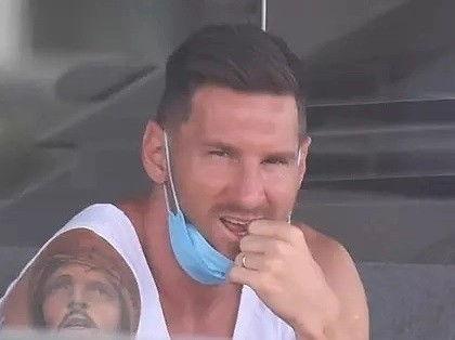 边哭边吃瓜,边哭边吃的独特情感体验  第2张