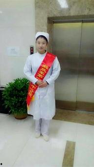 护士军人吃瓜,军营里的瓜果飘香时刻  第1张